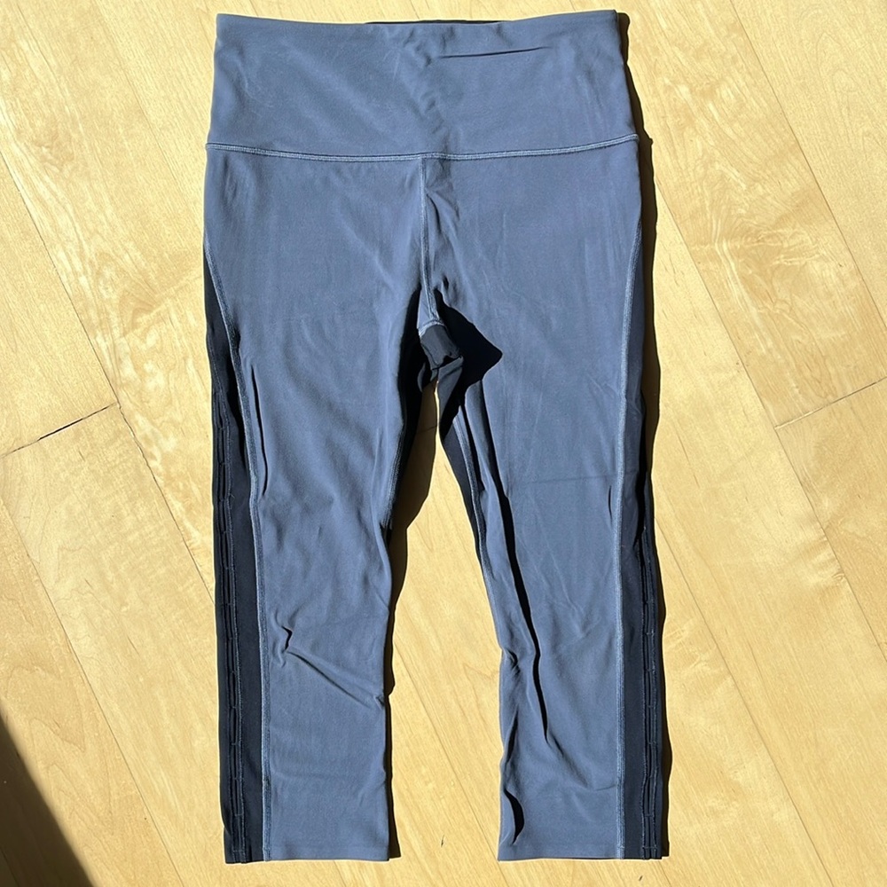 Athleta Horizon Scallop Capri Stormy Sky Size M